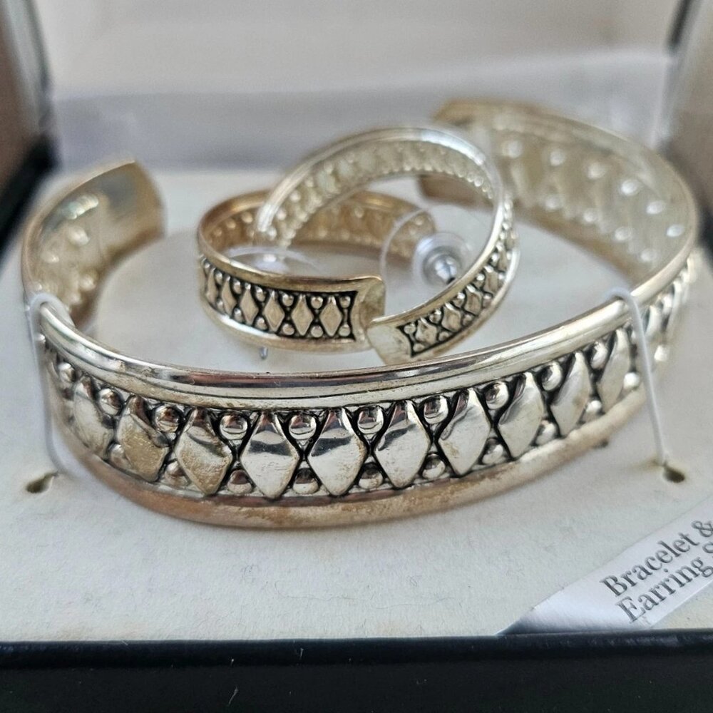 East 5th Ladies Bracelet & Earrings Set Silver Tone Fashion Jewelry New in a box